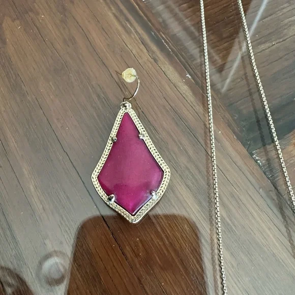 Kendra Scott - Elegant Pink Jewelry Set with Gold Accents - Picture 3 of 5